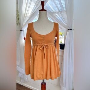 Y2K Moda International orange ribbed knit baby doll top
Size M